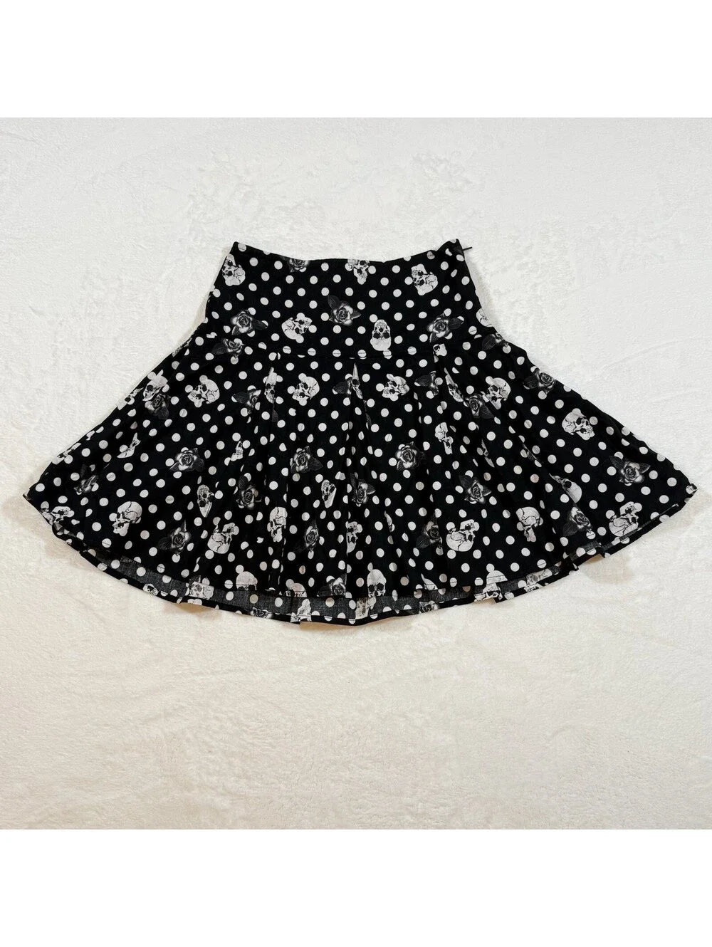 Hot Topic Skulls Roses Polka Dot Pleated Mini Skirt Black XS Rockabilly Goth